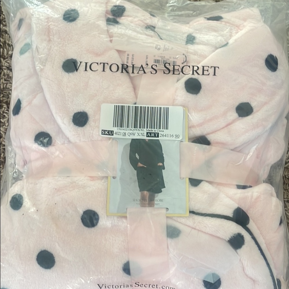 Victoria's Secret short plush robe
